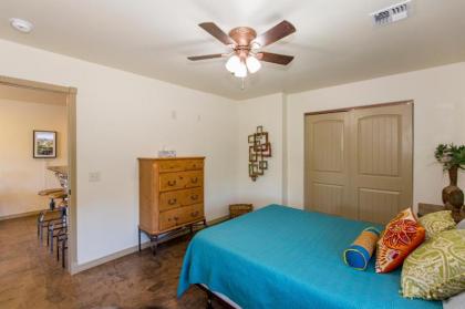 Short distance to hiking trails quiet area exceptional star-gazing! Dog friendly! - image 8