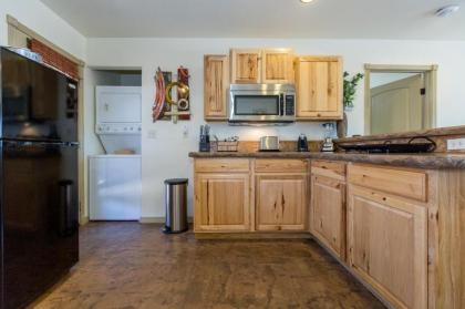 Short distance to hiking trails quiet area exceptional star-gazing! Dog friendly! - image 12