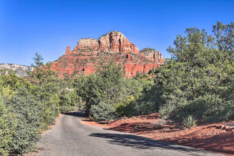 Luxe Sedona Retreat with Gorgeous Red Rock Views! - image 3