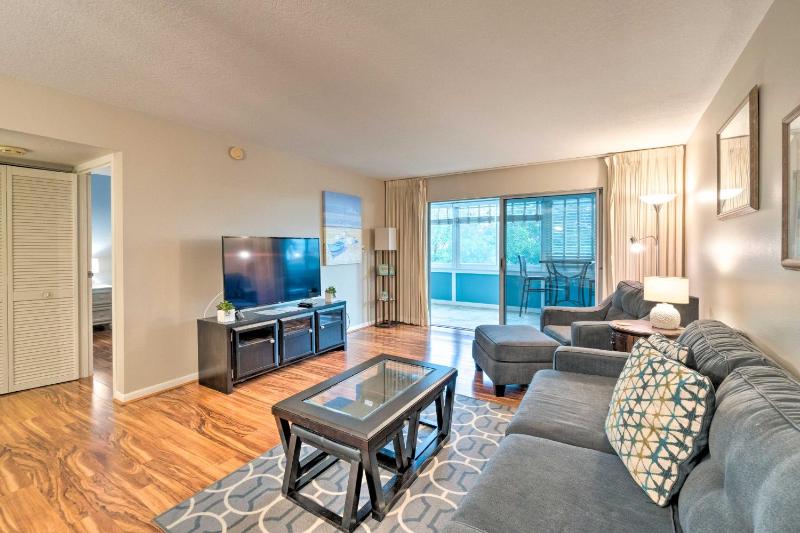 Resort-Style Siesta Key Condo Walk to Beach! - main image