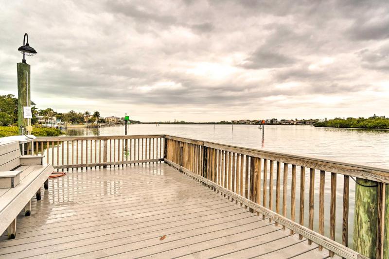 Resort-Style Siesta Key Condo Walk to Beach! - image 5