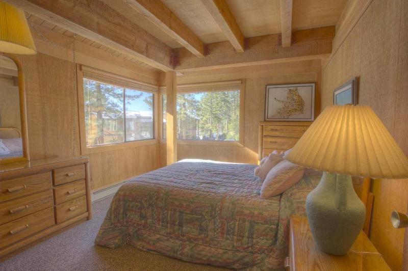 Woodys Clubhouse by Lake Tahoe Accommodations - image 4