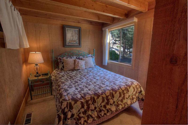 Chimney Rock Condo by Lake Tahoe Accommodations - image 3