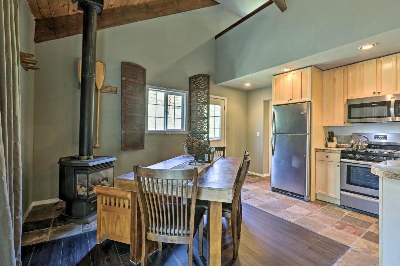 Rustic Townhouse with Fireplace 1 Mi to Chairlift! - image 7