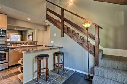 Rustic Townhouse with Fireplace 1 Mi to Chairlift! - image 8