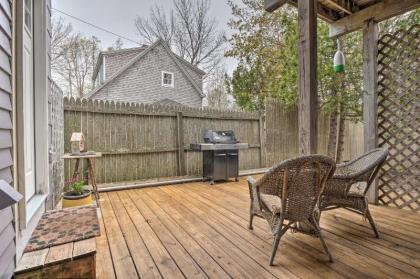 Coastal Studio Cottage with Deck - Walk to Town