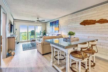 Land's End #202 building 10 - BEACHFRONT / FULLY REMODELED!! - image 2