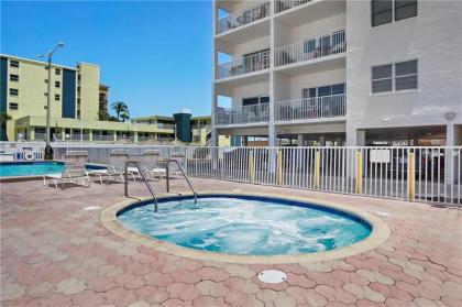 Sea Breeze 401 NEW! Amazing Beach Front/Walk to John's Pass! - image 10