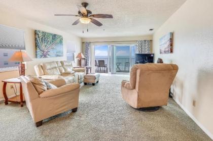 Sea Breeze 401 NEW! Amazing Beach Front/Walk to John's Pass! - image 15