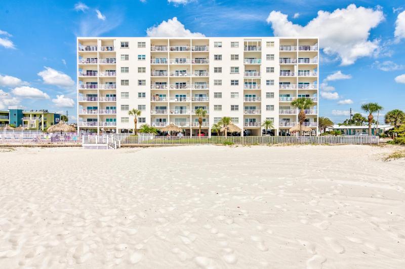 Sea Breeze 401 NEW! Amazing Beach Front/Walk to John's Pass! - image 7