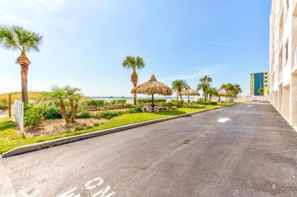 Sea Breeze 401 NEW! Amazing Beach Front/Walk to John's Pass! - image 9