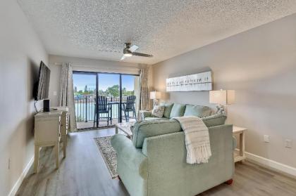 Lands End 202 building 4 updated Condo with tennis Pool Beach