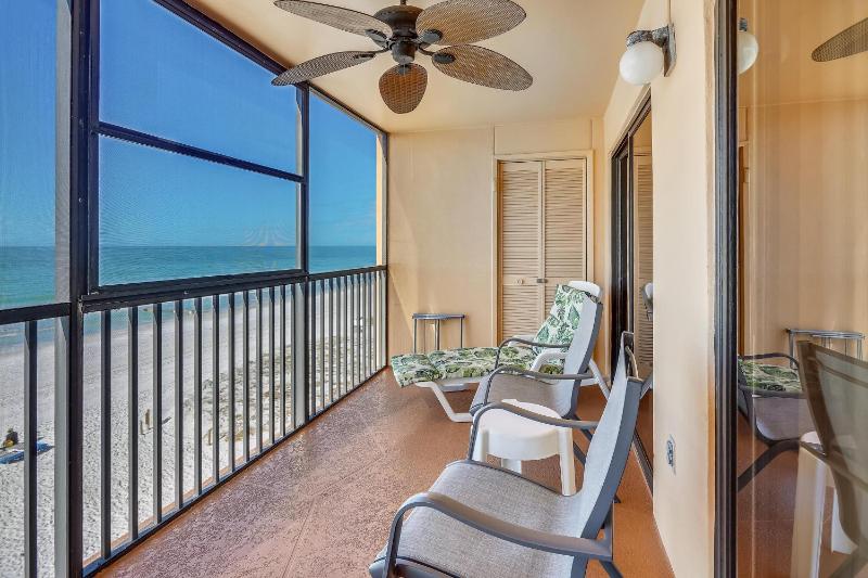 Villa Madeira 405 Updated beach front walk to Johns Pass - image 2