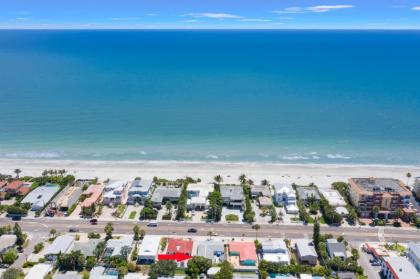 Beach Gem 3 BRs Walk to Beach WiFi Sleeps 5 St Pete Beach