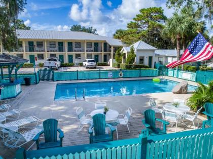 Steinhatchee River Inn and Marina - image 1