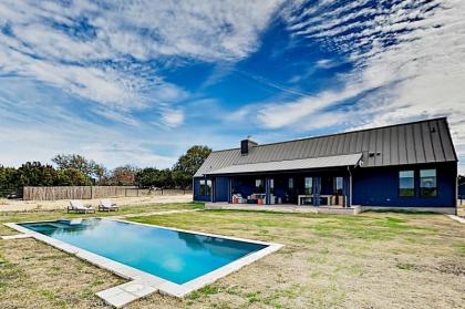 Albert House - 14-Acres - Pool Hot Tub Firepit home