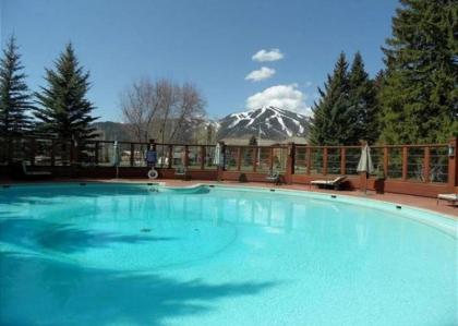 Snowcreek Condominiums Summer Pool with Sun Valley Amenities