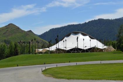 Snowcreek Condominiums Summer Pool with Sun Valley Amenities - image 9