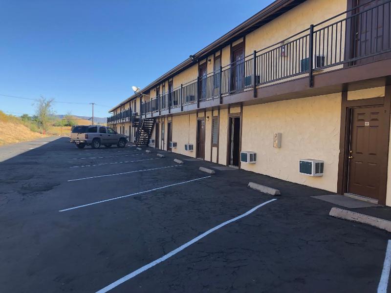 Golden Hills Motel - main image