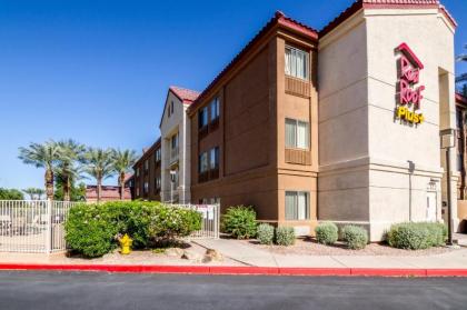 Red Roof Inn PLUS+ Tempe - Phoenix Airport - image 11