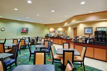 Fairfield Inn and Suites by Marriott Tampa North - image 3