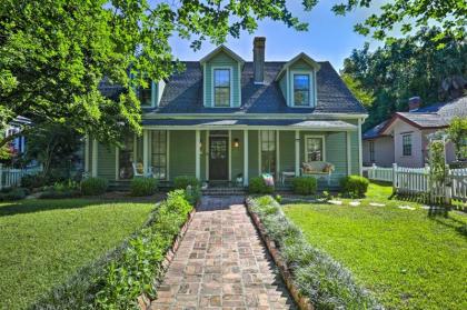 Quaint Thomasville Home with Yard - Walk to Town!