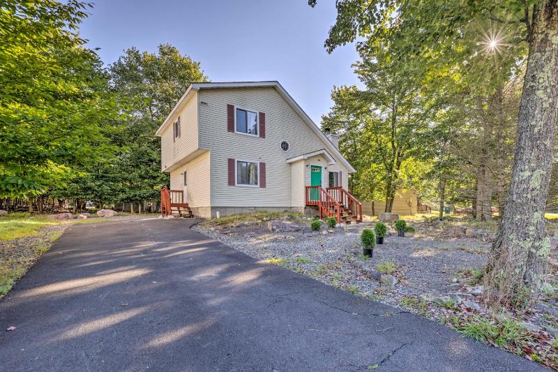 Stylish Tobyhanna Hideaway with Deck and Grill! - image 5