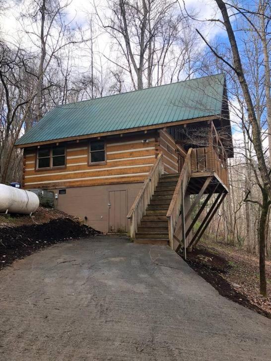 Blessed Nest Cabin - image 6