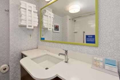 Hampton Inn Traverse City - image 9