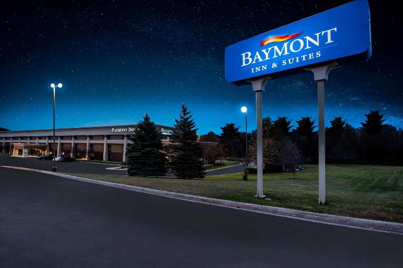 Baymont by Wyndham Traverse City - image 7