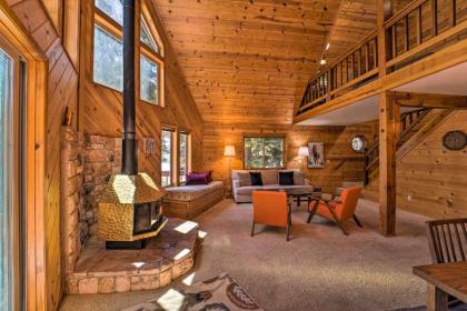 Airy Alpine Cabin with Deck 5 Mi to Donner Lake - image 3