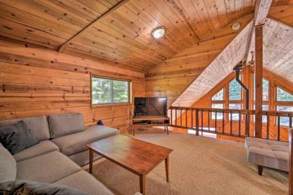 Airy Alpine Cabin with Deck 5 Mi to Donner Lake - image 9