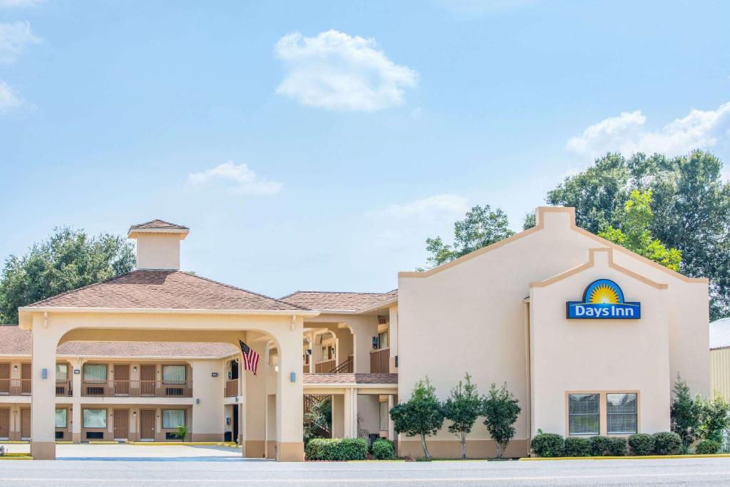 Days Inn by Wyndham Abbeville - main image