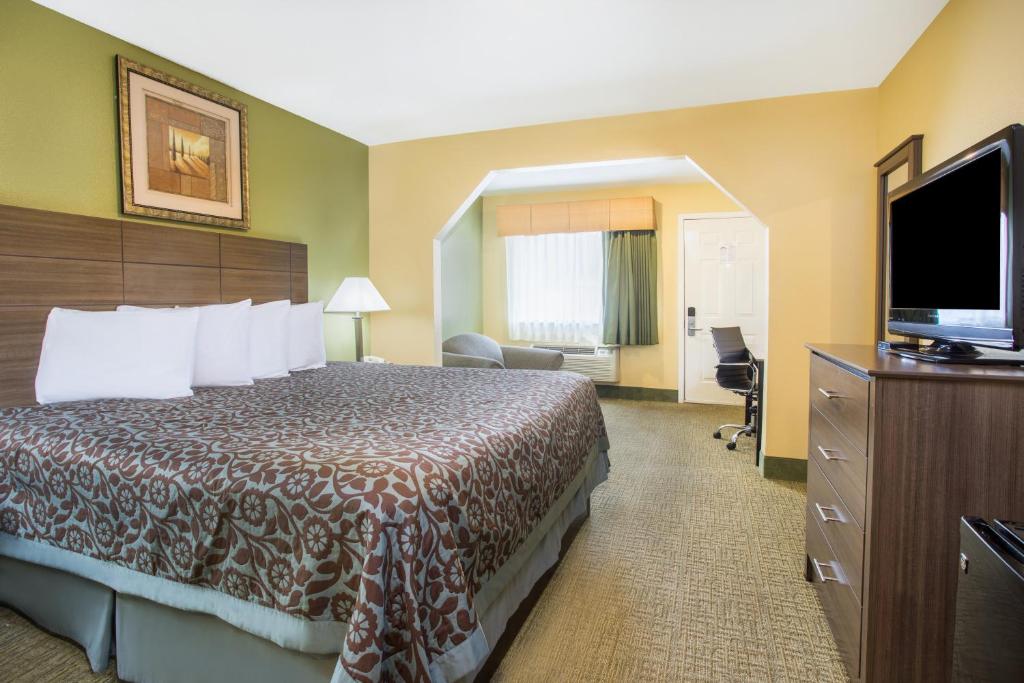 Days Inn by Wyndham Abbeville - image 3