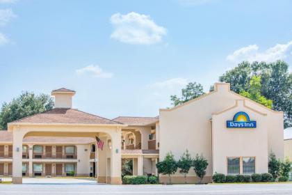 Days Inn by Wyndham Abbeville - image 5