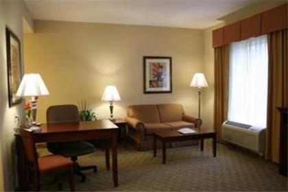 Hampton Inn & Suites Southern Pines-Pinehurst - image 8