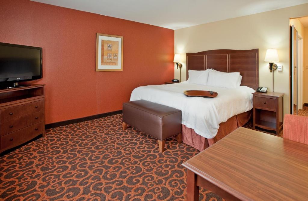 Hampton Inn & Suites Aberdeen - image 6