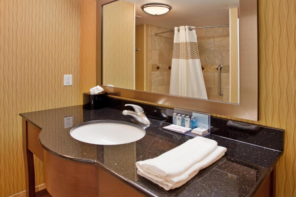 Hampton Inn & Suites Aberdeen - image 7