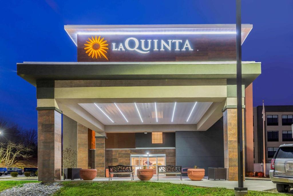 La Quinta by Wyndham Aberdeen-APG - image 3