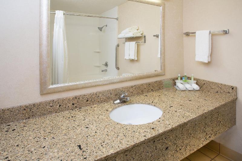 Holiday Inn Express Hotel & Suites Abilene - image 5