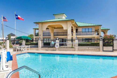 Quality Inn Abilene - image 4