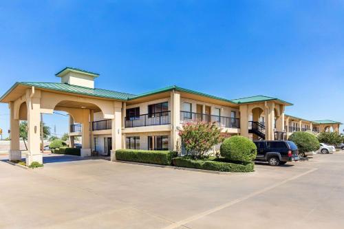 Quality Inn Abilene - image 5