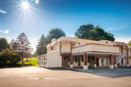 Red Roof Inn Abingdon - image 3