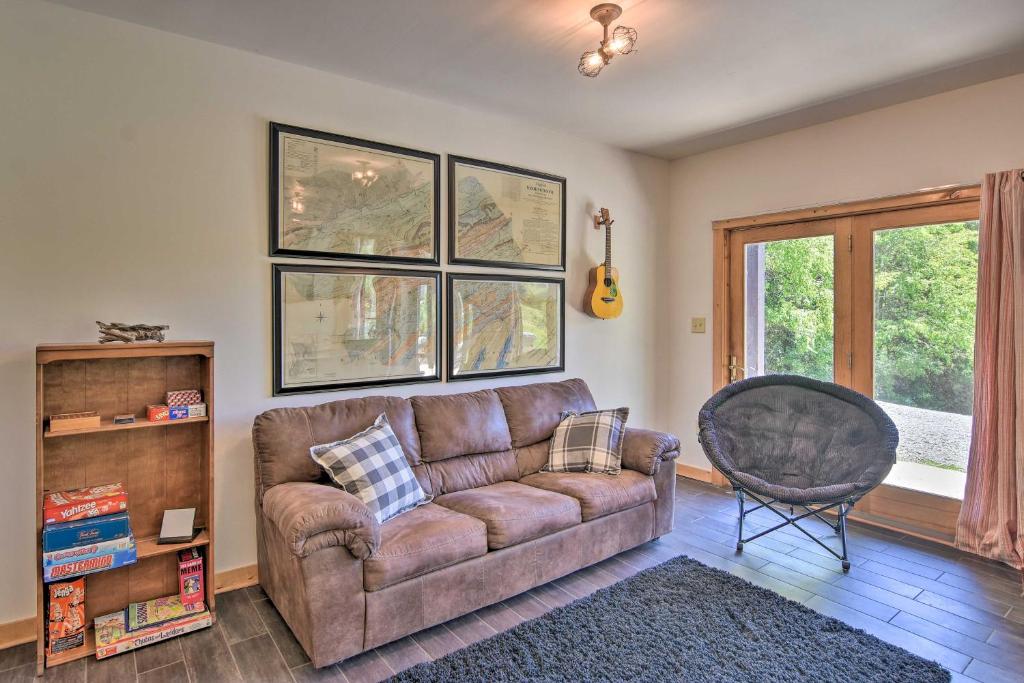 Timber Frame Cabin with South Holston Lake Views - image 5