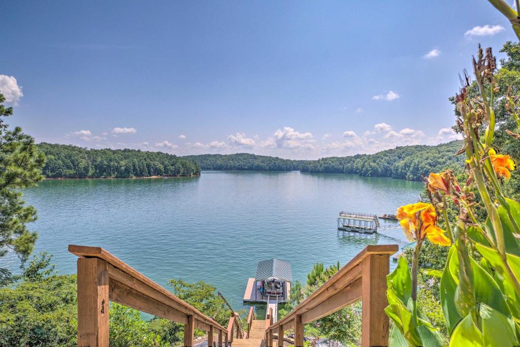 Dreamy Lakefront Studio with Fire Pit and Kayak! - image 3