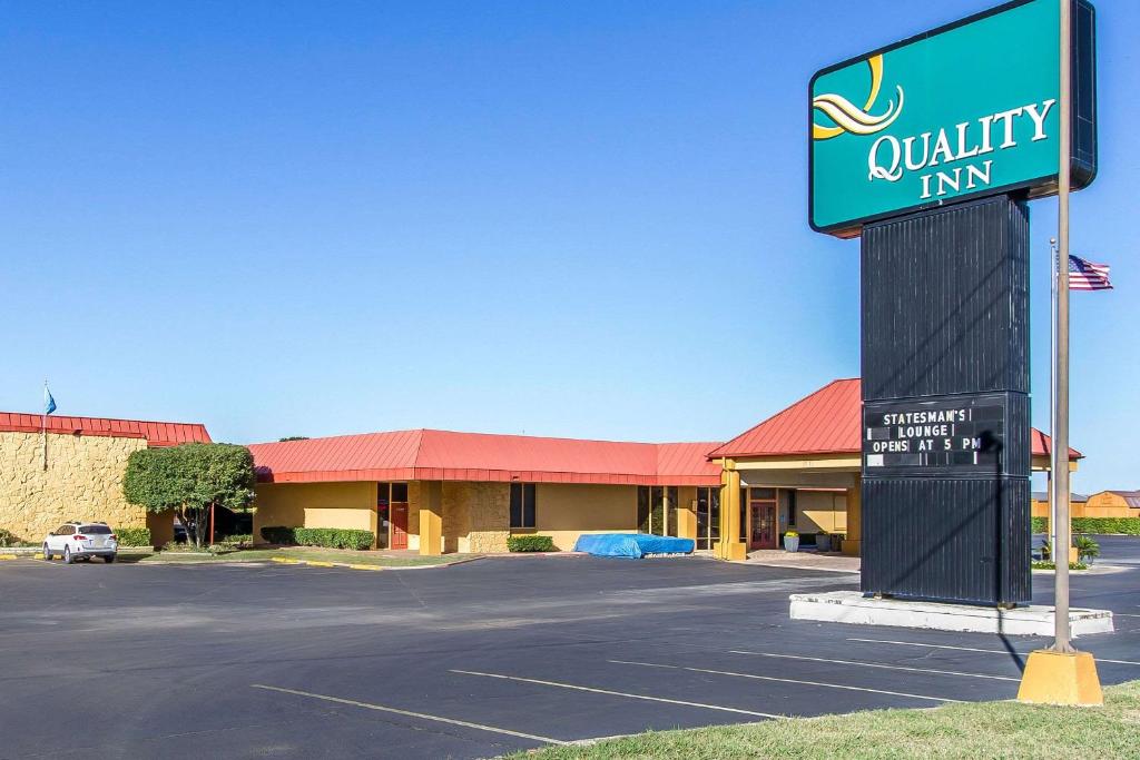 Quality Inn Ada near University - main image