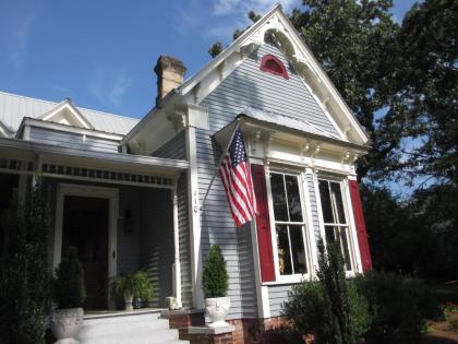 Adair Manor Bed & Breakfast - image 3