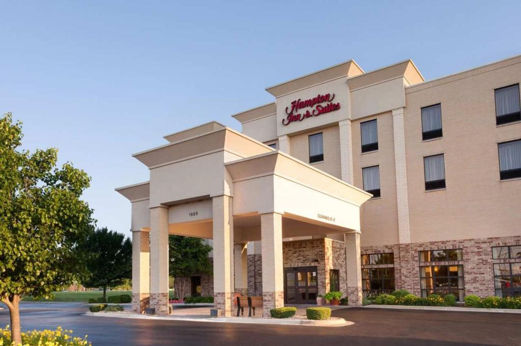 Hampton Inn & Suites Addison - main image