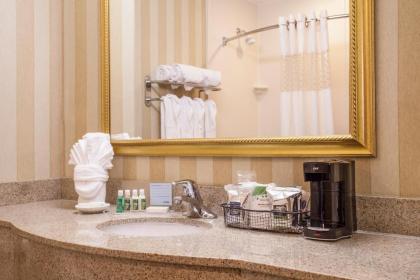 Hampton Inn & Suites Addison - image 7