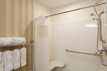 Hampton Inn & Suites Addison - image 9